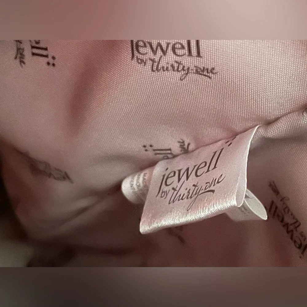 NWT RARE Thirty-One Daring Abbey byJewell Coral Faux Leather
9.5”Wx13.5”L  NWT - Picture 5 of 6